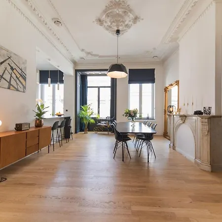 Guillemins Station Terrace 아파트 *